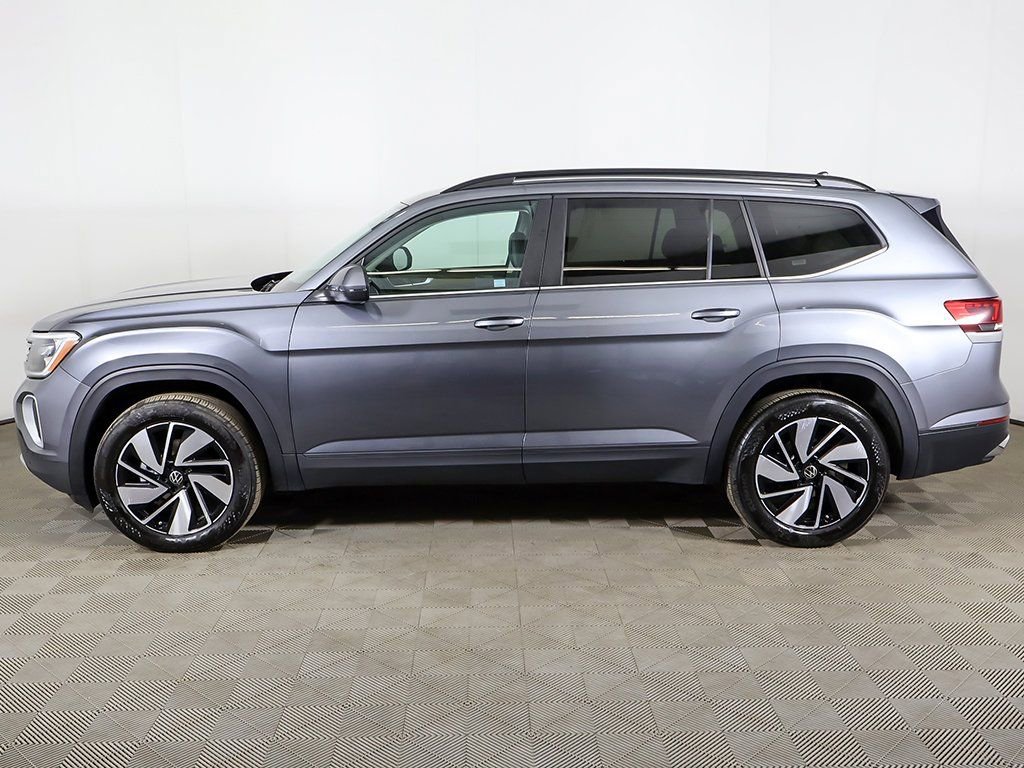 Used 2025 Volkswagen Atlas SE image 18