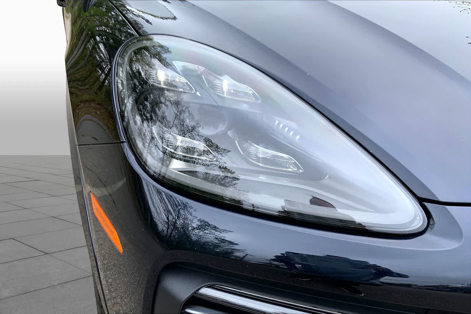 Used 2022 Porsche Cayenne AWD/4WD image 25