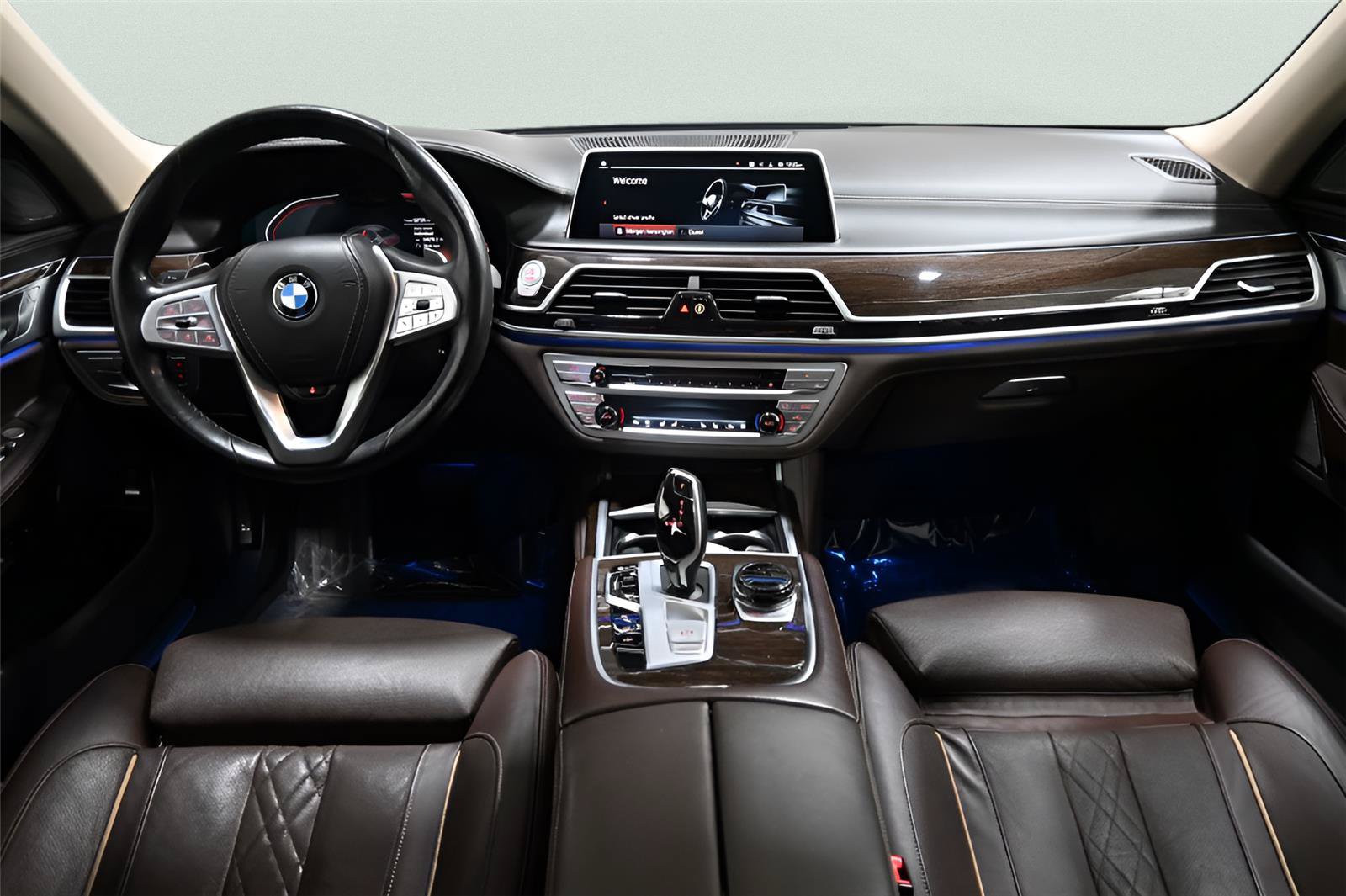 Used 2020 BMW 740i xDrive w/ Premium Package AWD/4WD image 11