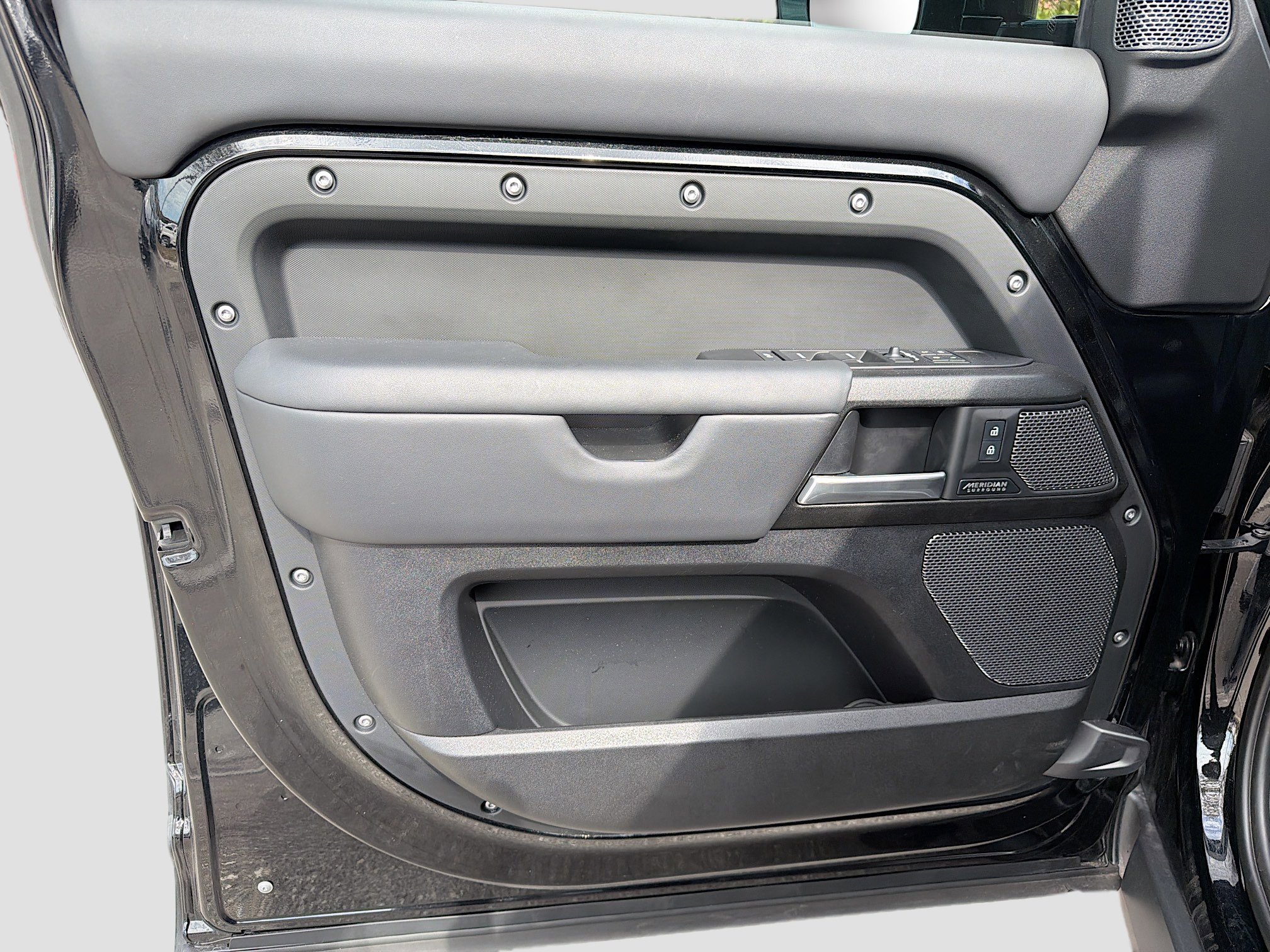 Used 2024 Land Rover Defender 110 V8 image 22