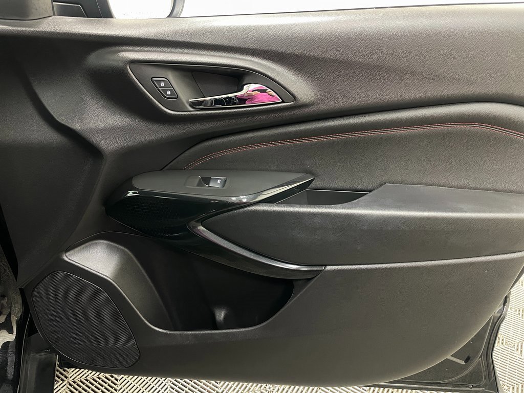 Certified 2025 Chevrolet Trax RS w/ Driver Confidence Package image 39