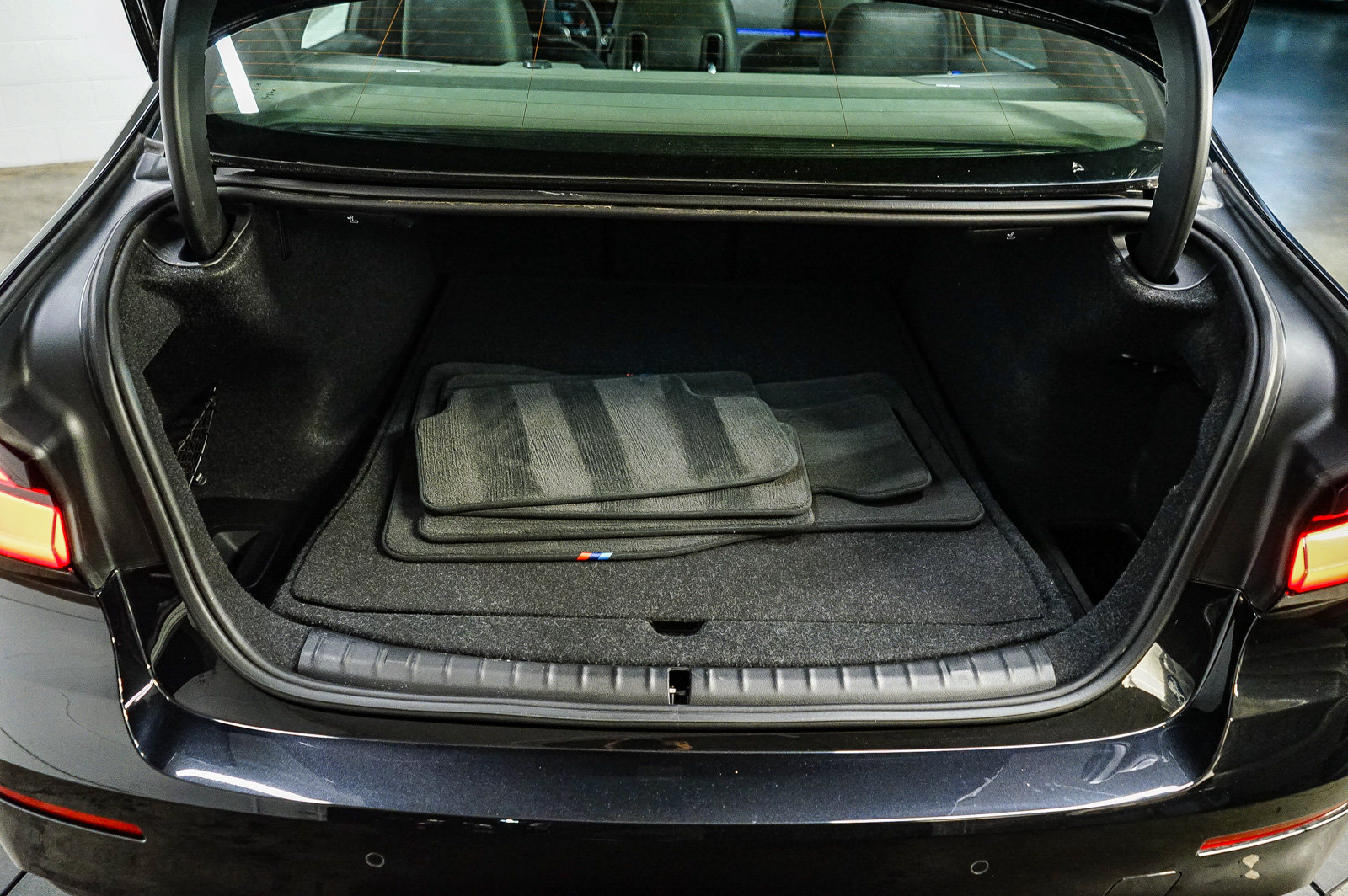 Certified 2023 BMW 540i w/ Premium Package RWD image 27