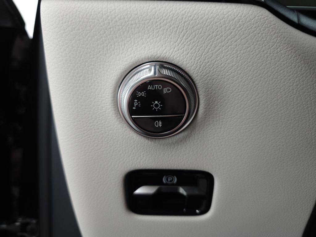 Certified 2026 Mercedes-Benz GLC 300 4MATIC image 9