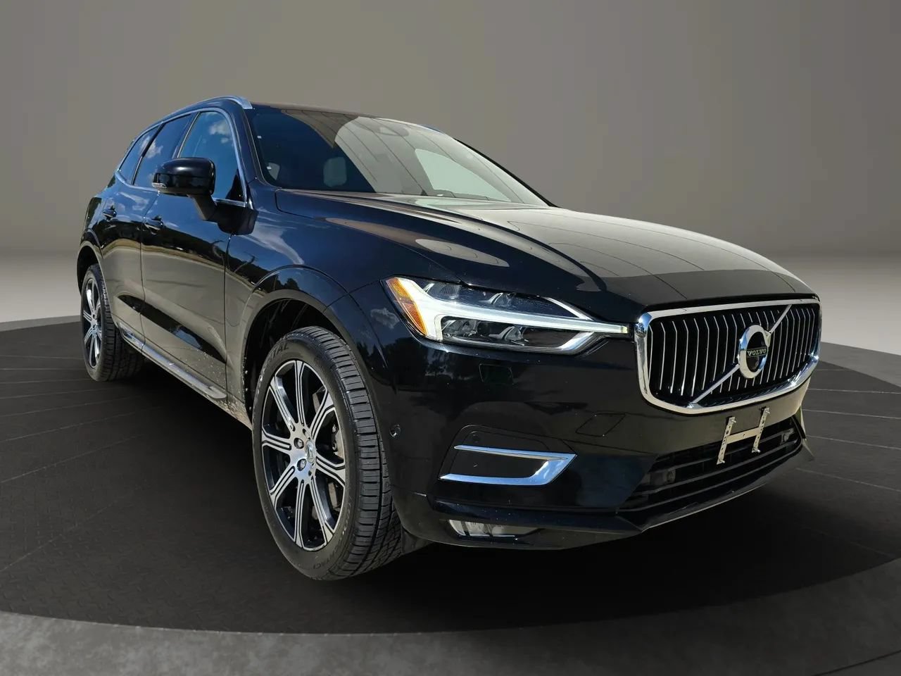 Used 2018 Volvo XC60 T6 Inscription w/ Luxury Seat Package AWD/4WD image 3