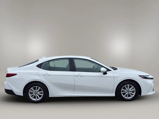 Used 2025 Toyota Camry LE image 3