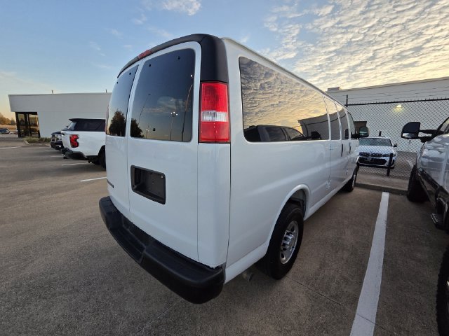 Used 2025 Chevrolet Express 3500 LS RWD image 6