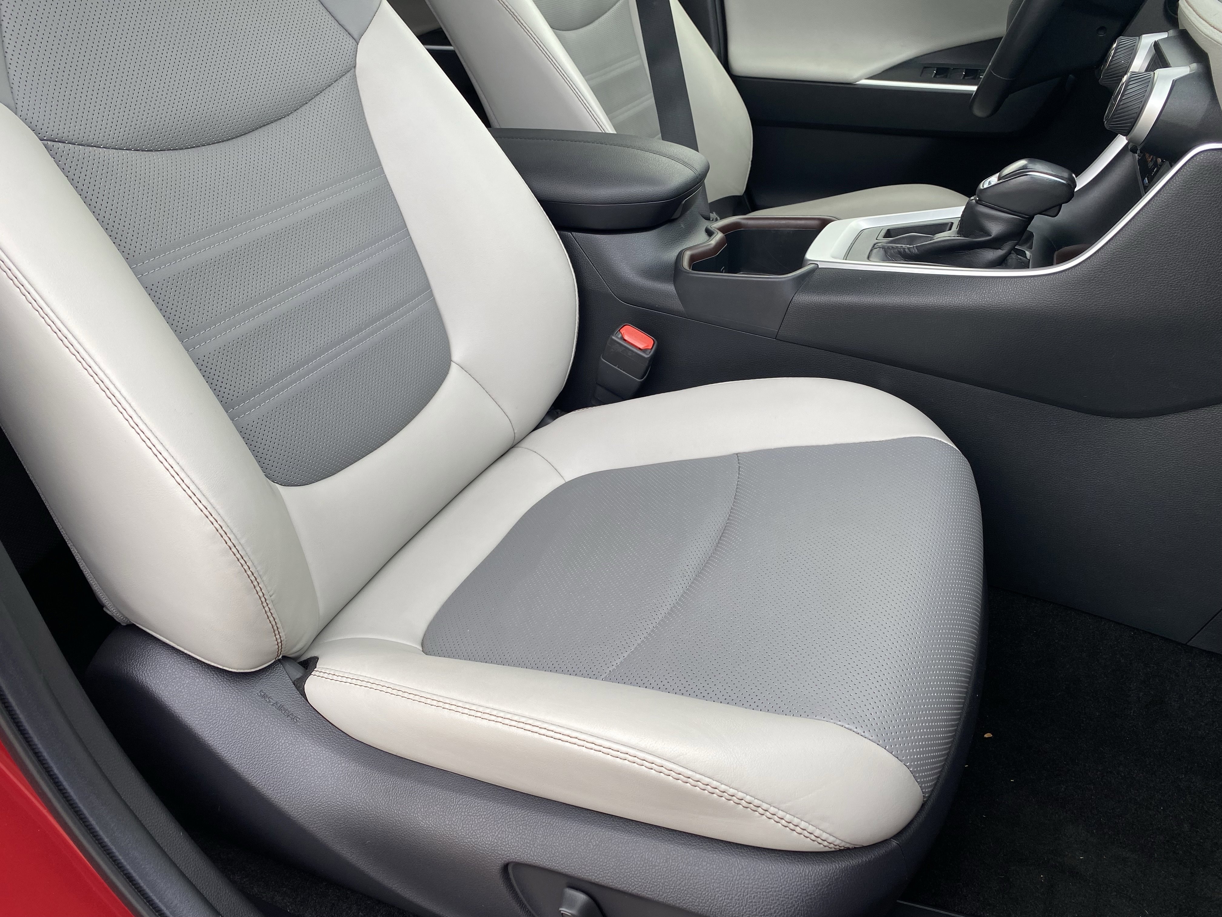 Used 2023 Toyota RAV4 Limited image 10