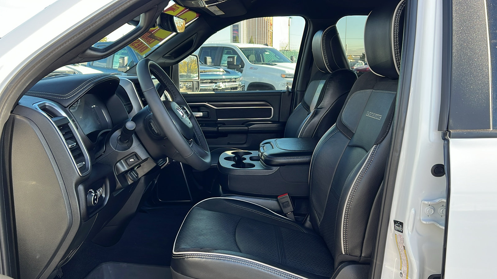 Used 2025 RAM 2500 Laramie AWD/4WD image 30
