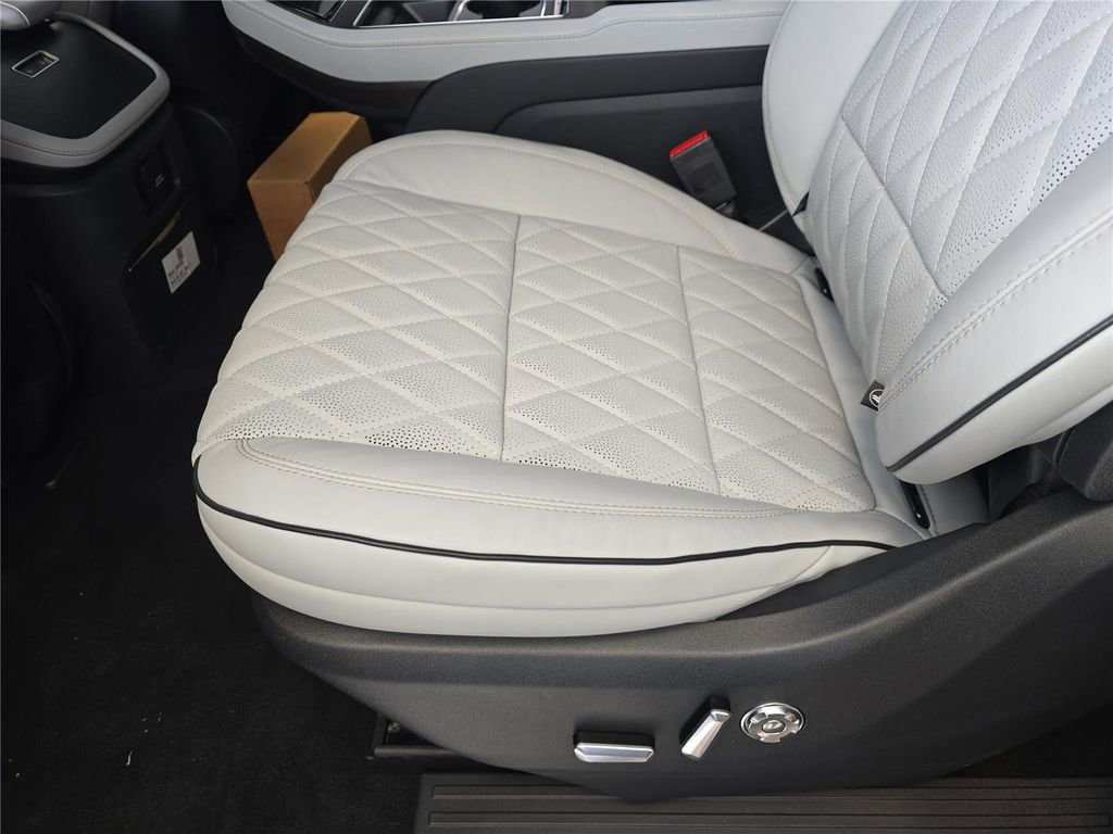 New 2025 Lincoln Navigator L Black Label w/ Black Label Special Edition image 13