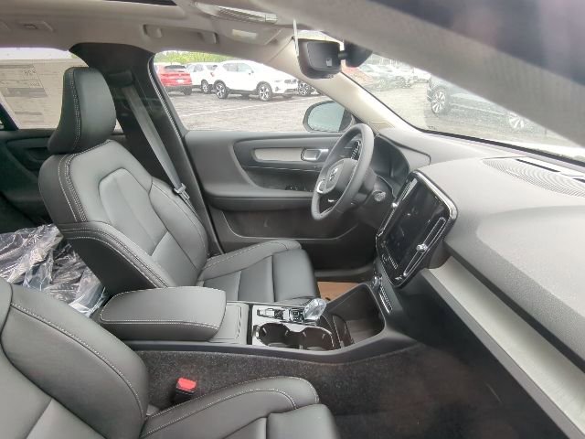 New 2025 Volvo XC40 B5 Ultra w/ Protection Package Premier AWD/4WD image 11