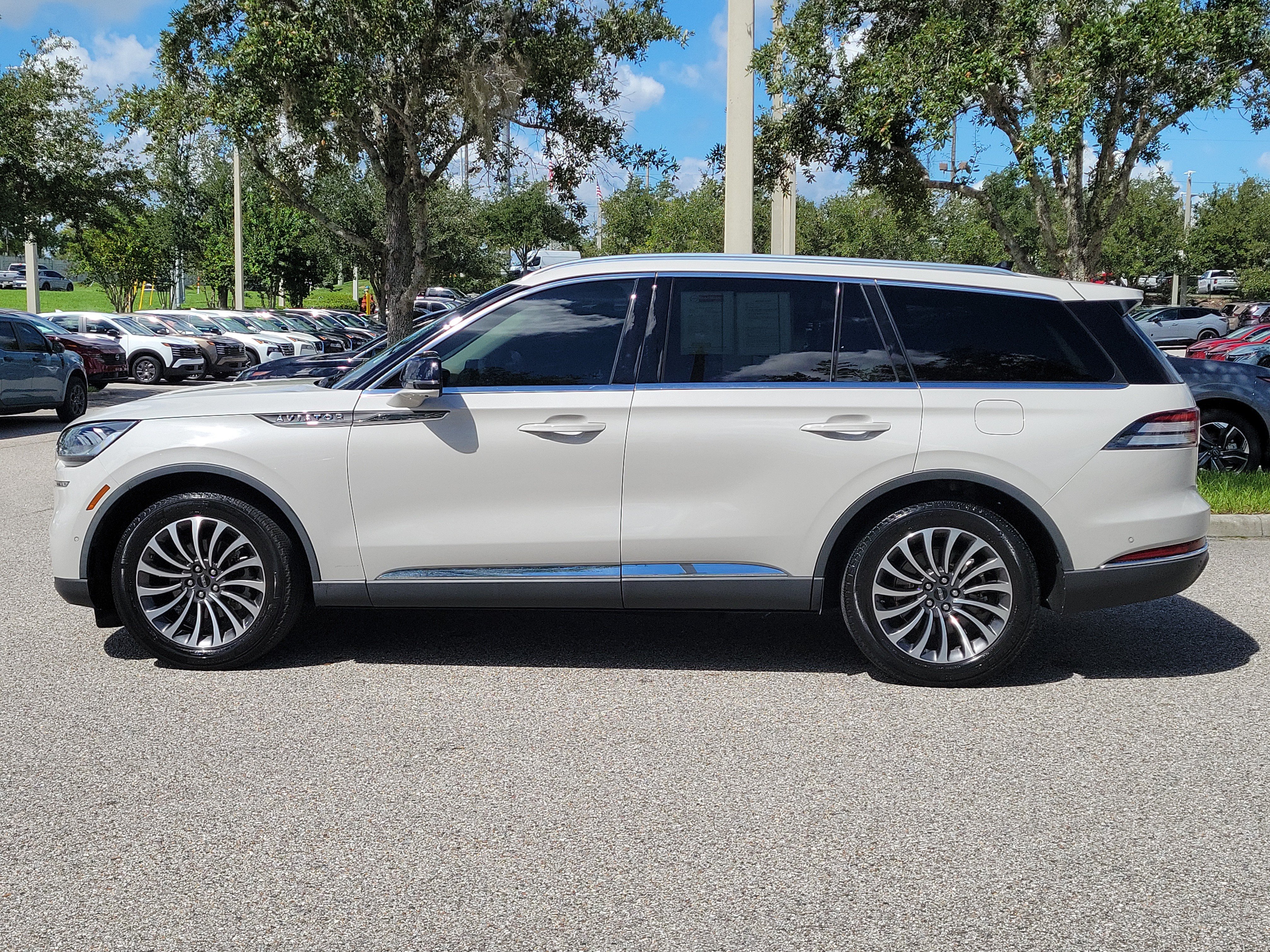 Used 2023 Lincoln Aviator Reserve w/ Elements Package Plus RWD image 9