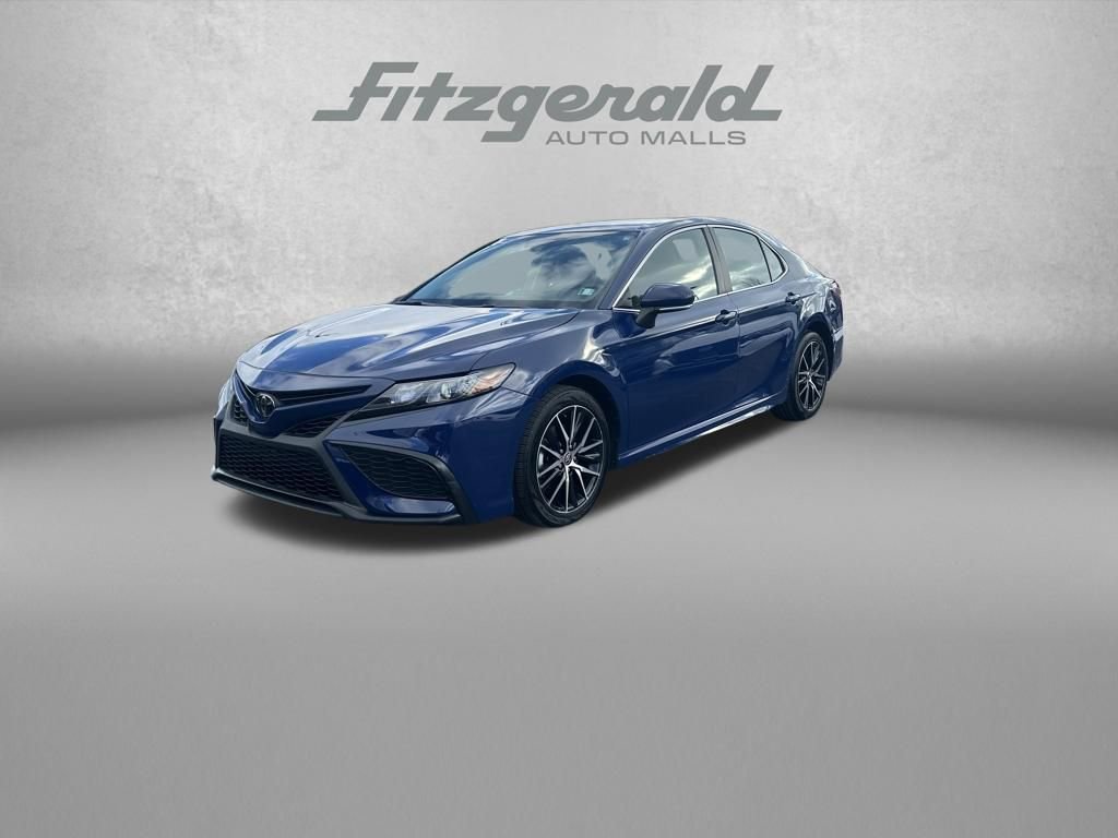 Used 2024 Toyota Camry SE image 3