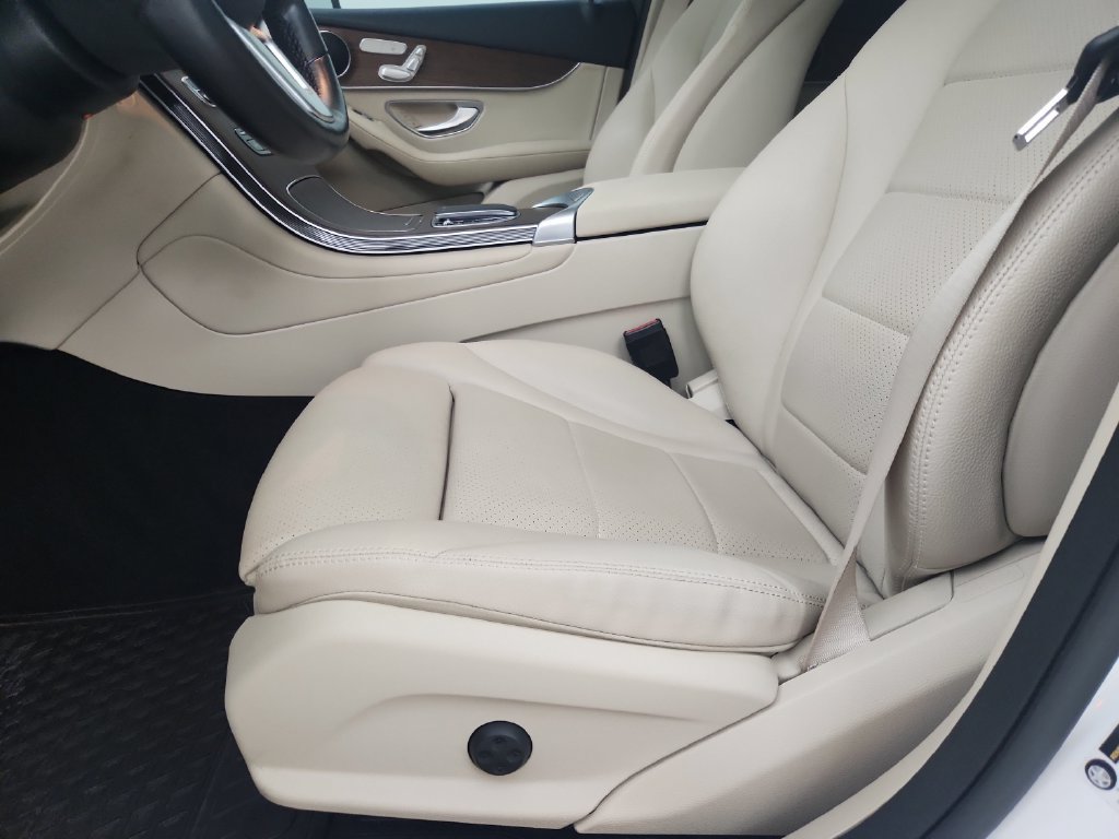 Used 2022 Mercedes-Benz GLC 300 4MATIC image 21