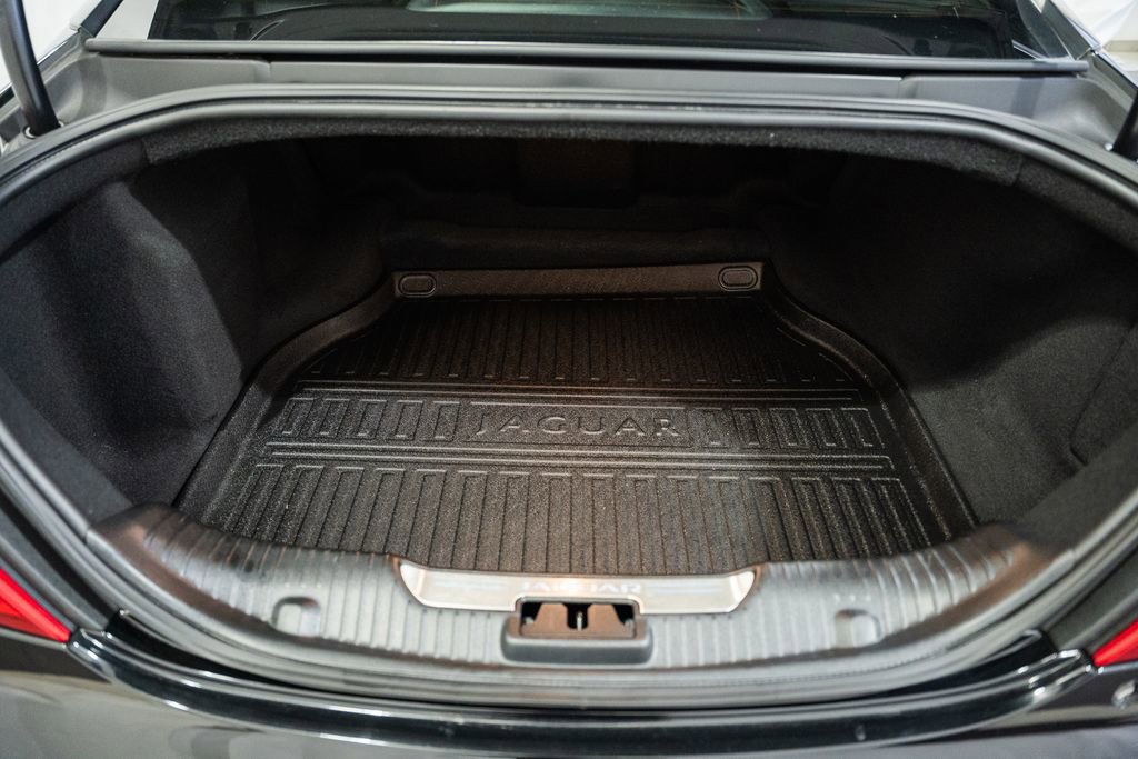 Used 2019 Jaguar XJ R-Sport image 11