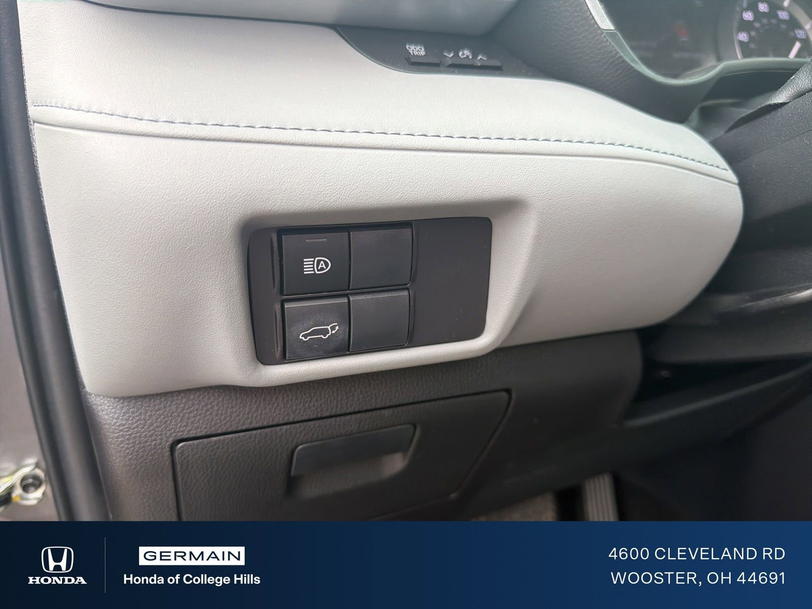 Used 2022 Toyota Highlander XLE AWD/4WD image 16