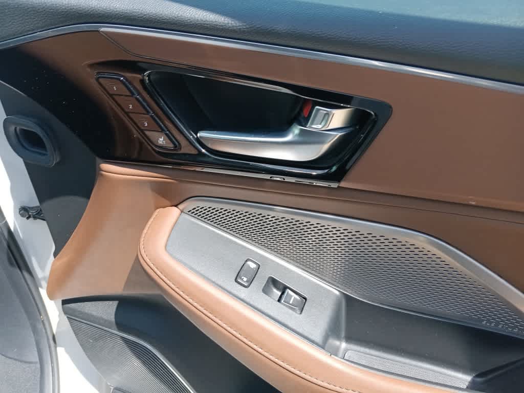Used 2024 Acura MDX SH-AWD w/ Technology Package image 29