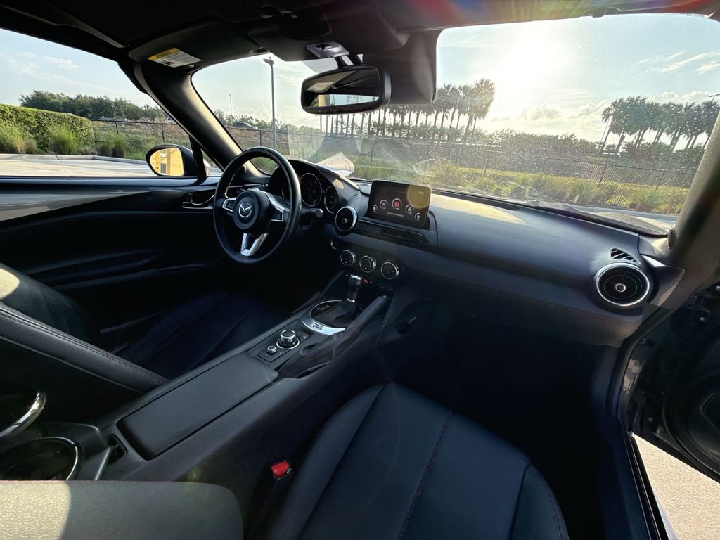 Used 2019 MAZDA MX-5 Miata RF Grand Touring RWD image 18