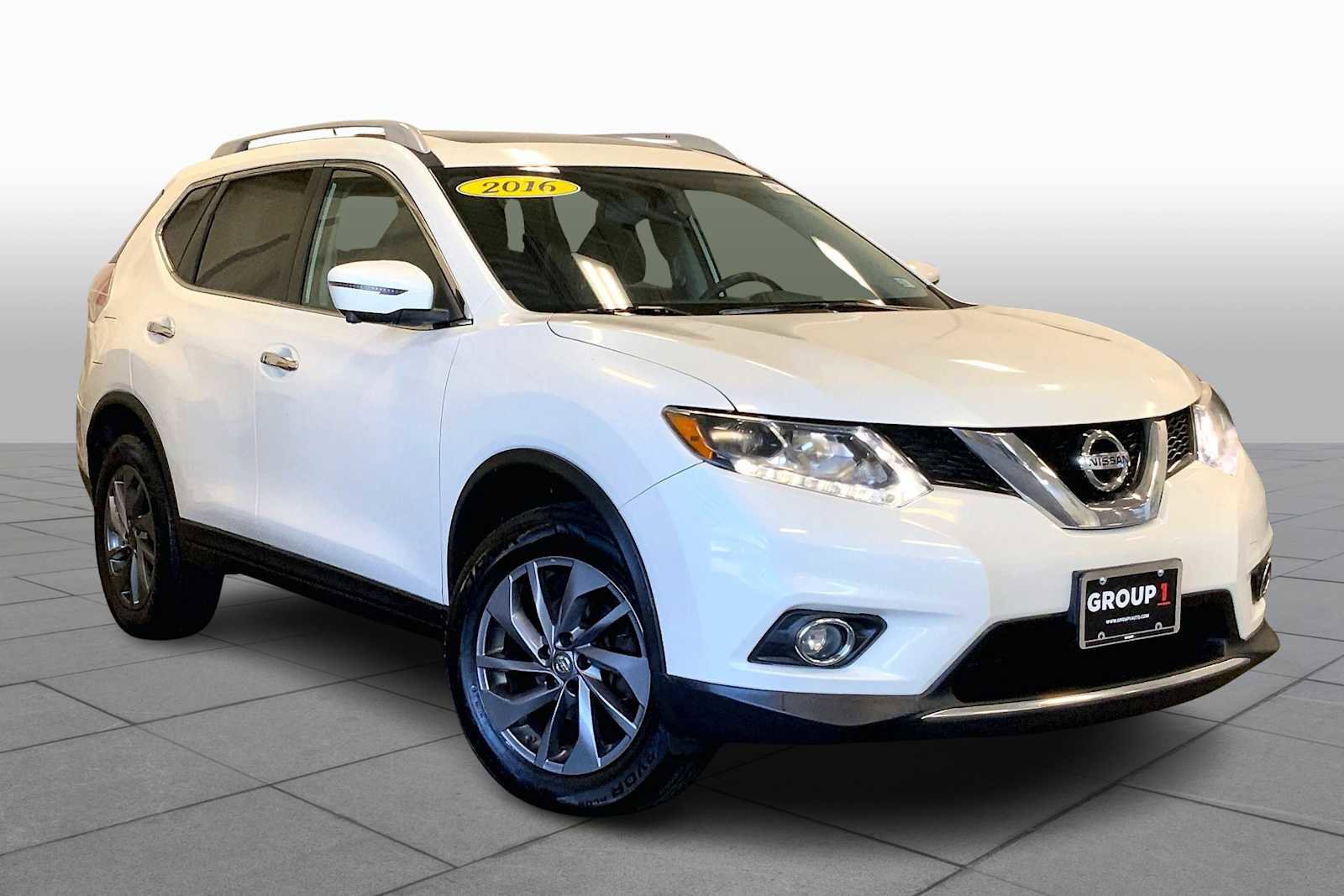 Used 2016 Nissan Rogue SL w/ SL Premium Package image 2