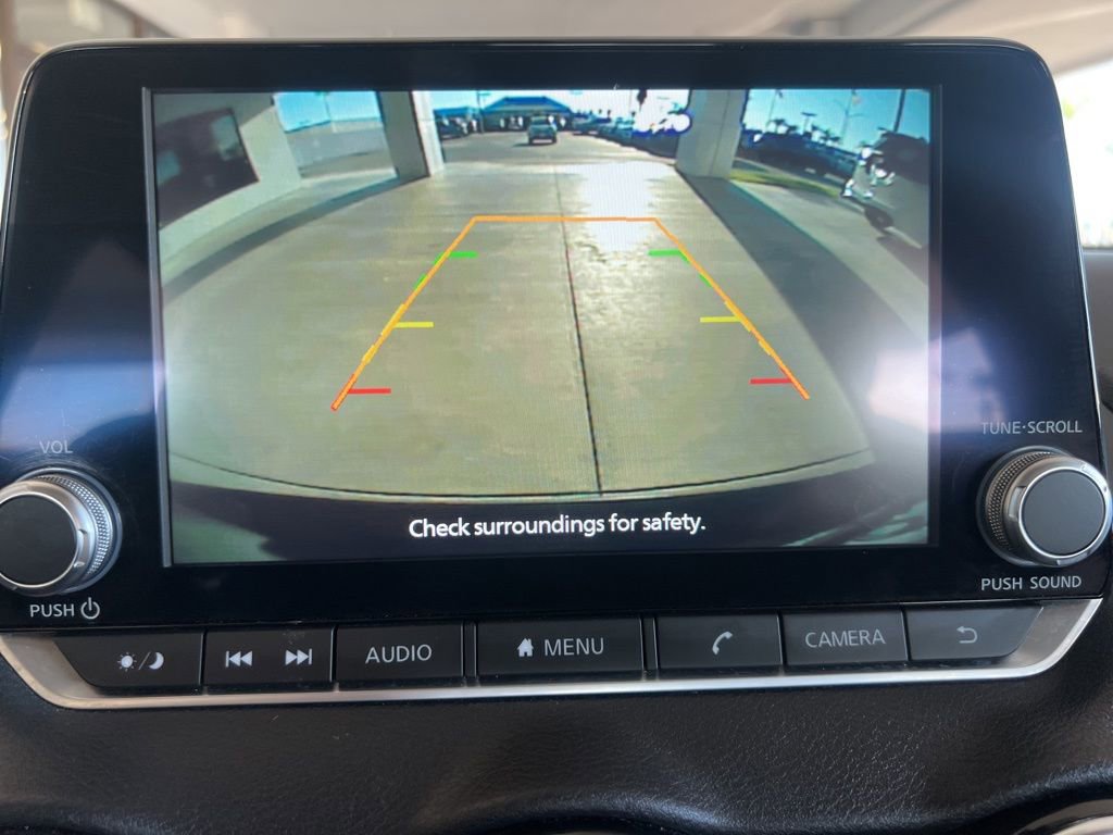 Used 2025 Nissan Sentra SV image 39