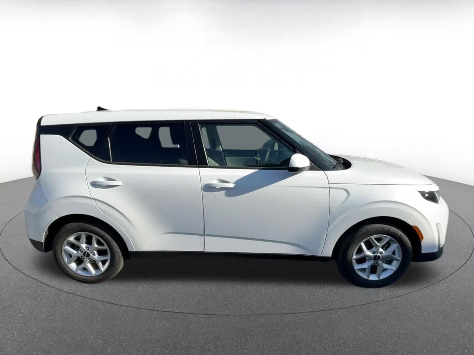 Used 2025 Kia Soul LX w/ LX Technology Package image 16