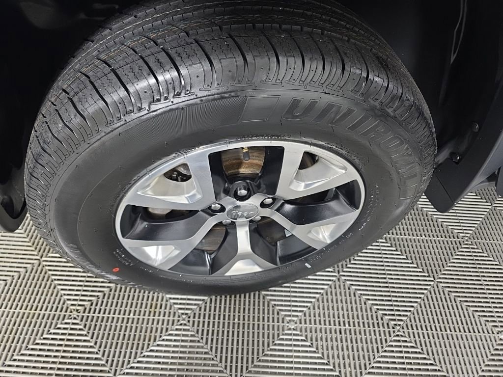 Used 2016 Jeep Cherokee Trailhawk w/ Leather Interior Group image 10