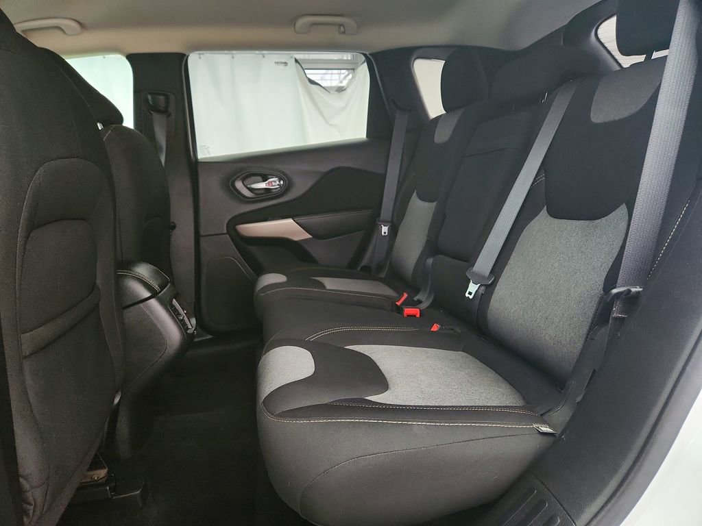 Used 2017 Jeep Cherokee Sport image 22