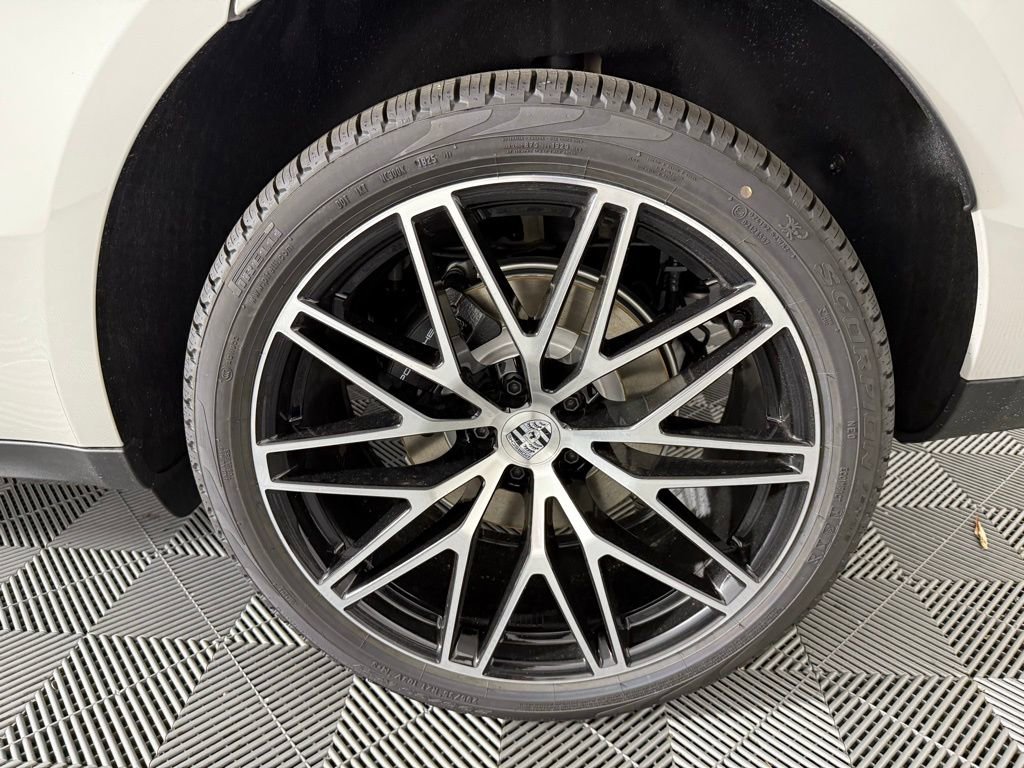 New 2025 Porsche Macan image 12