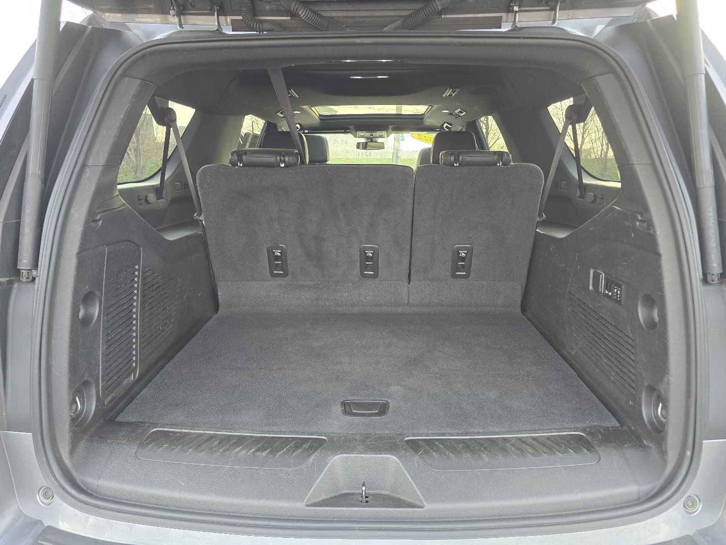 Used 2022 Chevrolet Suburban LT w/ LT Signature Plus Package image 31