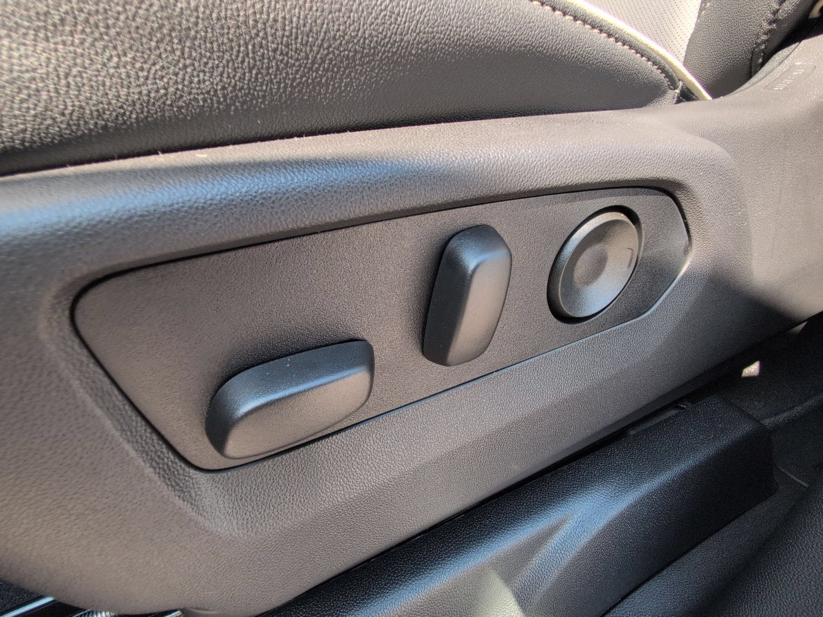 New 2026 GMC Yukon Elevation AWD/4WD image 24