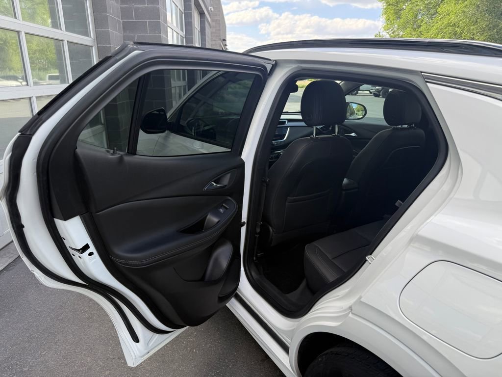Used 2021 Buick Encore GX Essence w/ Advanced Technology Package FWD image 32