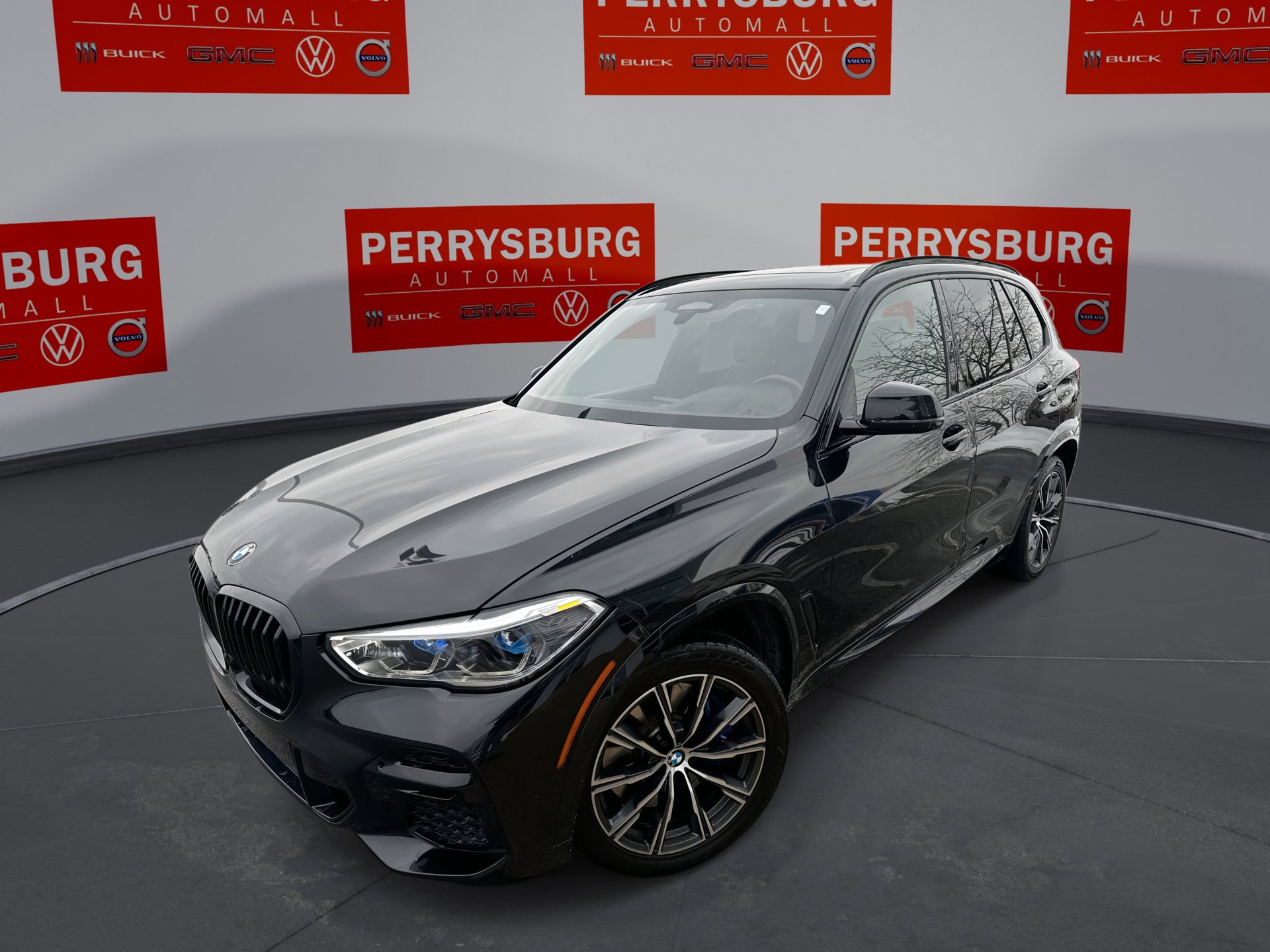Used 2022 BMW X5 M50i w/ Executive Package image 1