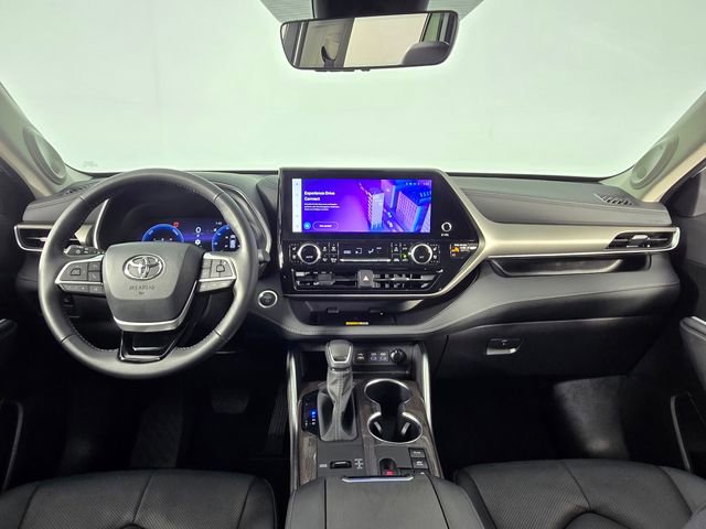 Used 2025 Toyota Highlander Limited image 27
