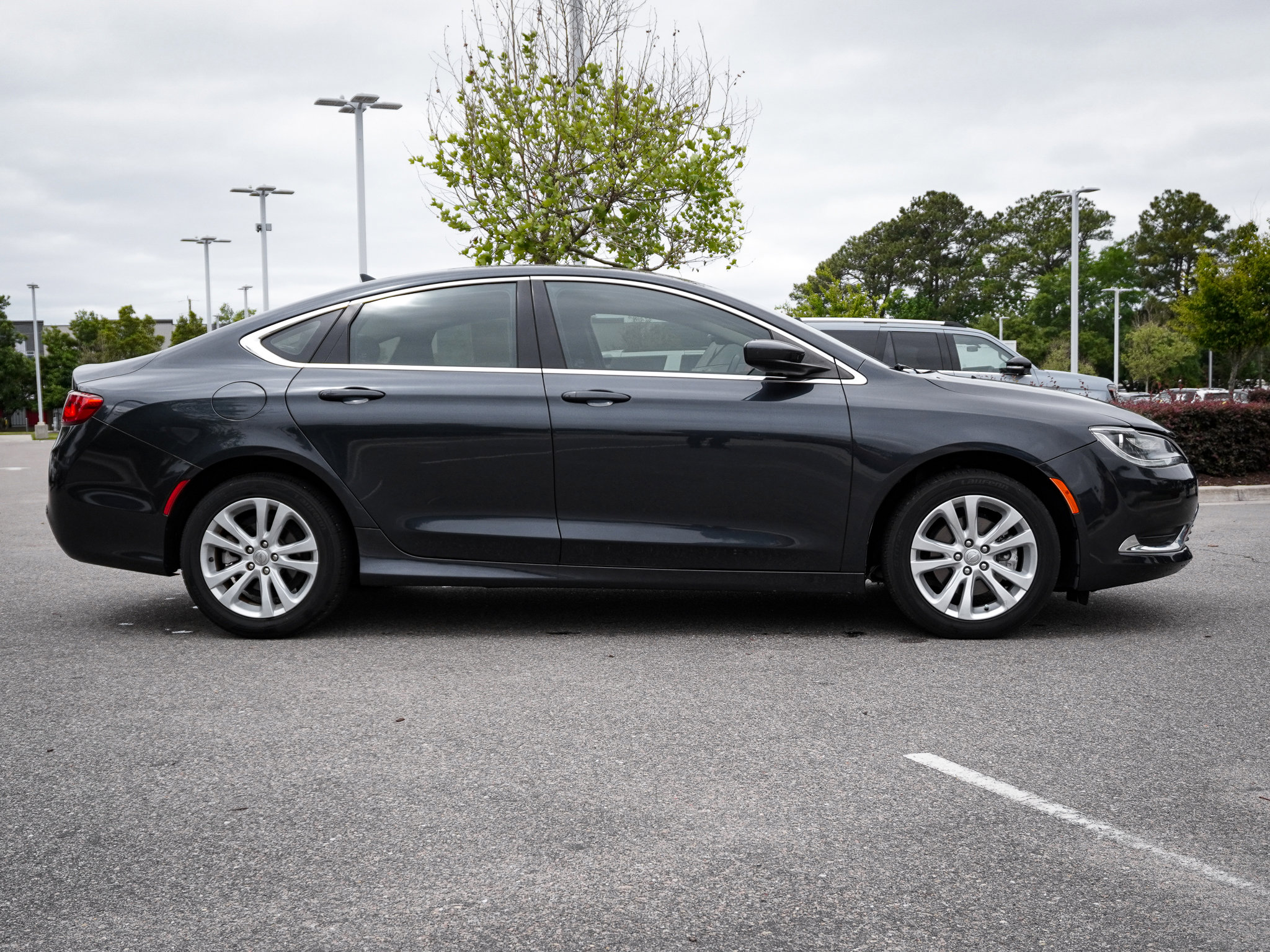 Used 2017 Chrysler 200 Limited Platinum FWD image 12