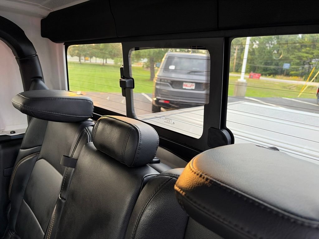 Used 2025 Jeep Gladiator Sport AWD/4WD image 21