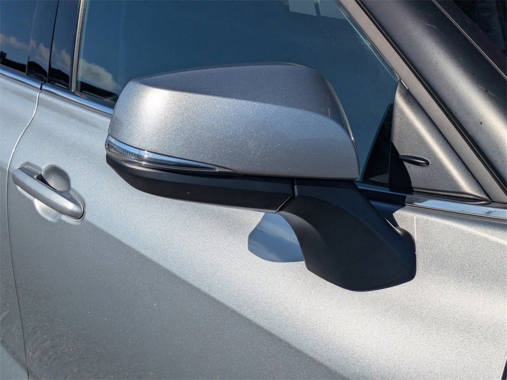 Used 2021 Toyota Highlander XLE image 10