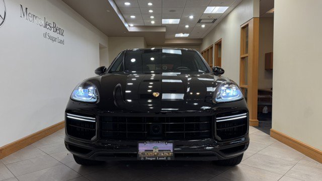 Used 2021 Porsche Cayenne Turbo image 2
