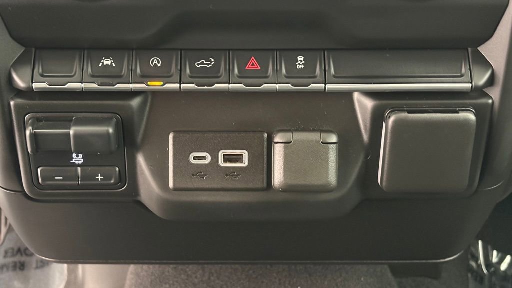 Used 2024 Chevrolet Silverado 1500 Custom image 39