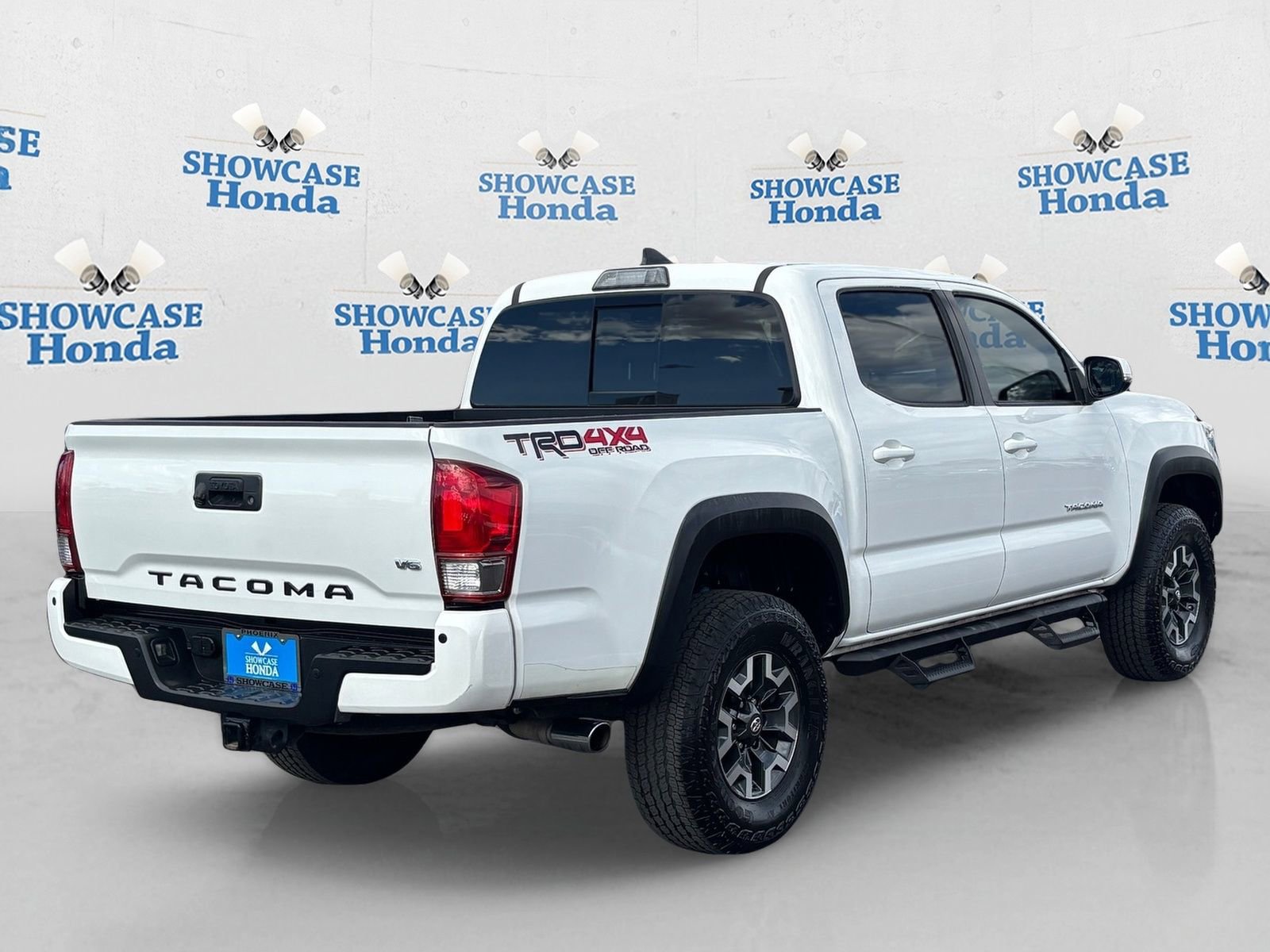 Used 2017 Toyota Tacoma TRD Off-Road image 8