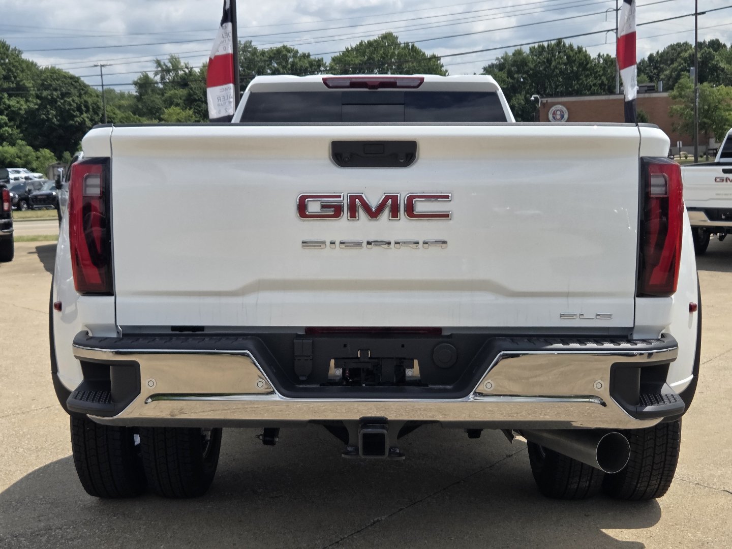 New 2026 GMC Sierra 3500 SLE w/ Preferred Package AWD/4WD image 17
