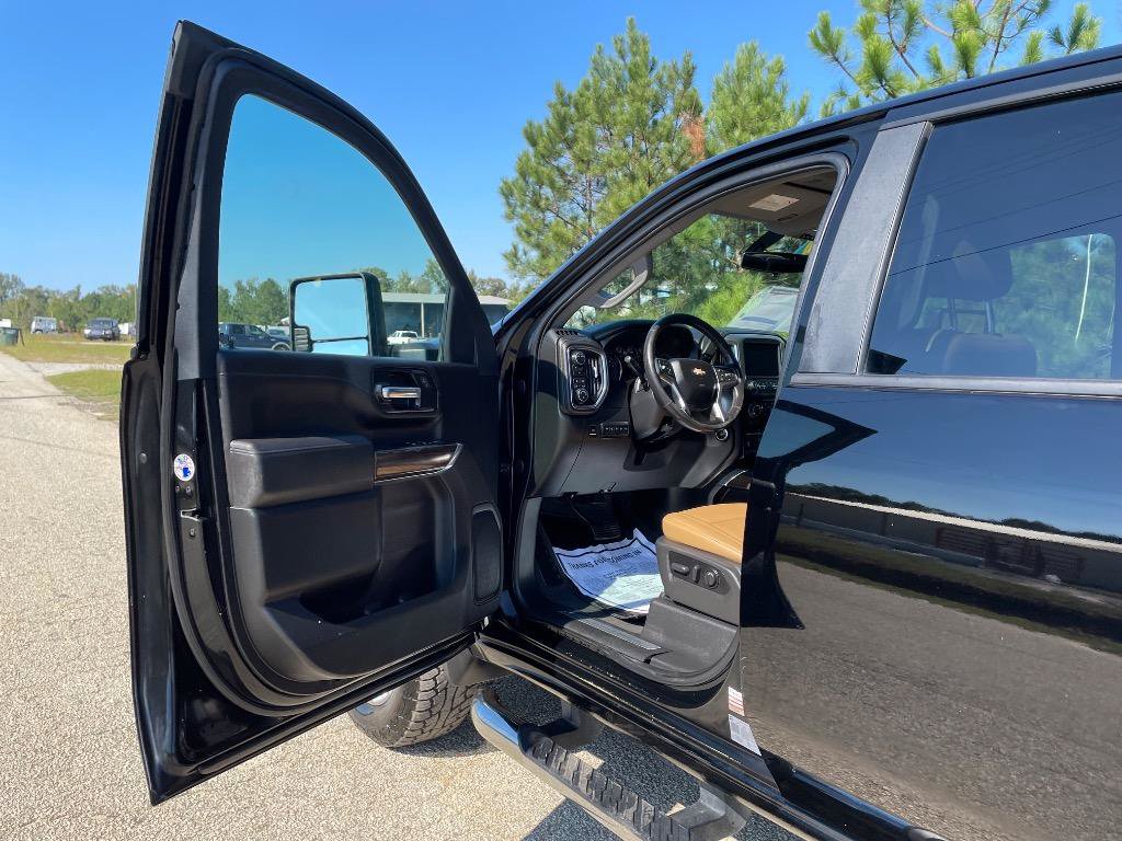 Used 2022 Chevrolet Silverado 2500 LT w/ Convenience Package AWD/4WD image 9