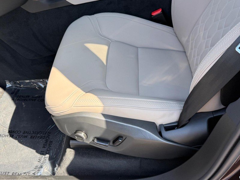 Certified 2025 Volvo XC90 B6 Plus AWD/4WD image 18