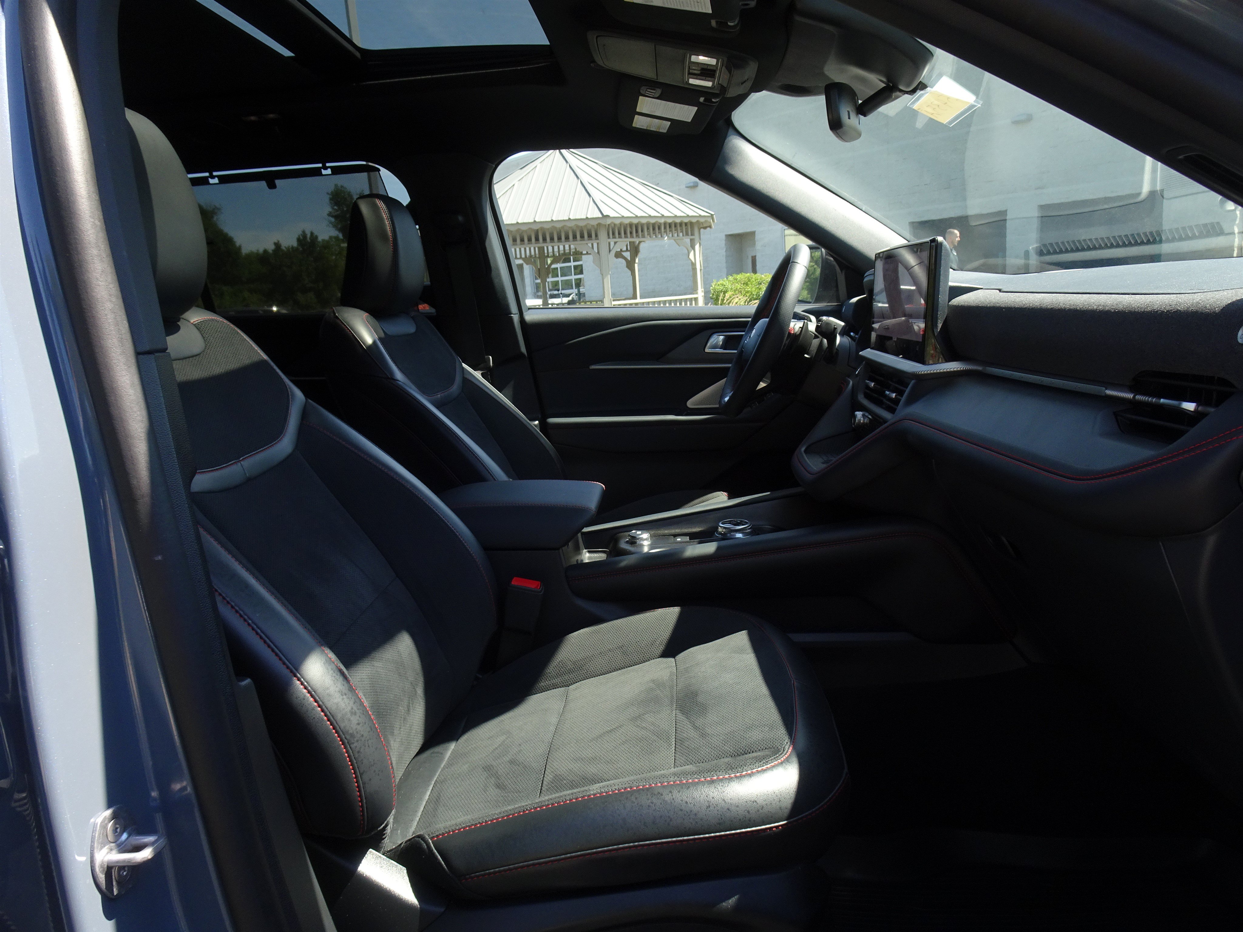 Used 2025 Ford Explorer ST AWD/4WD image 25