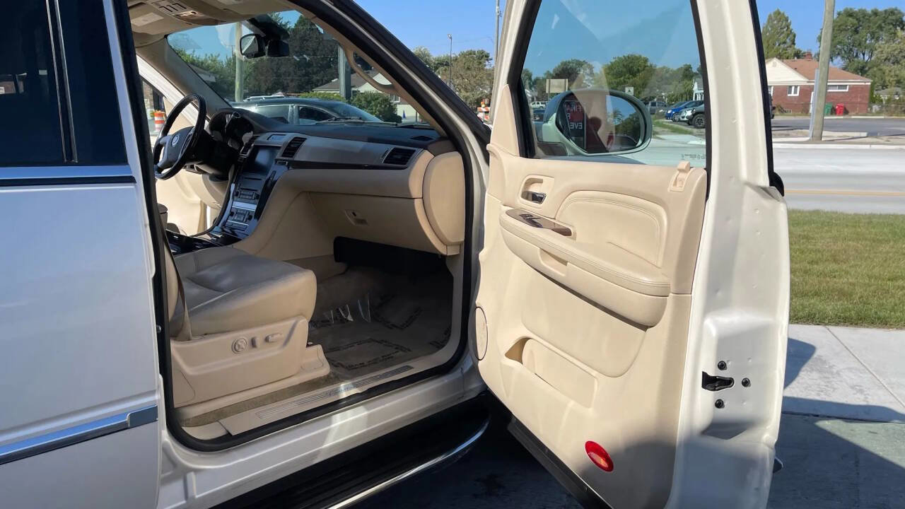 Used 2007 Cadillac Escalade AWD w/ Information Package image 14