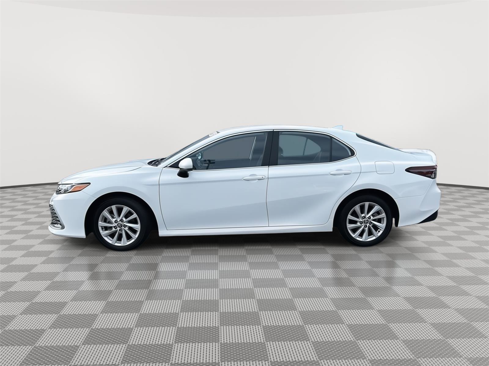 Used 2024 Toyota Camry LE image 2