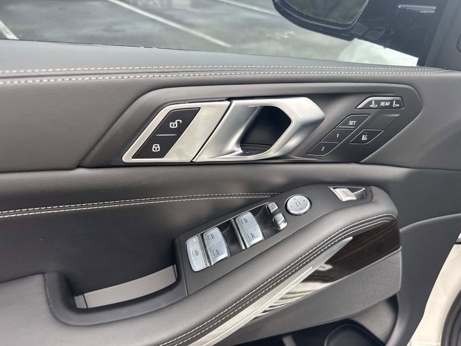 Used 2023 BMW X7 xDrive40i w/ M Sport Package image 19