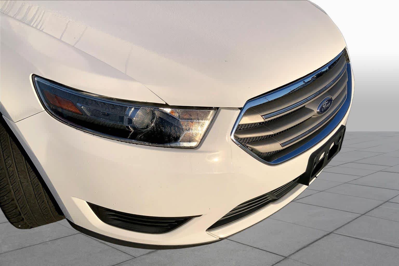 Used 2017 Ford Taurus SE FWD image 28