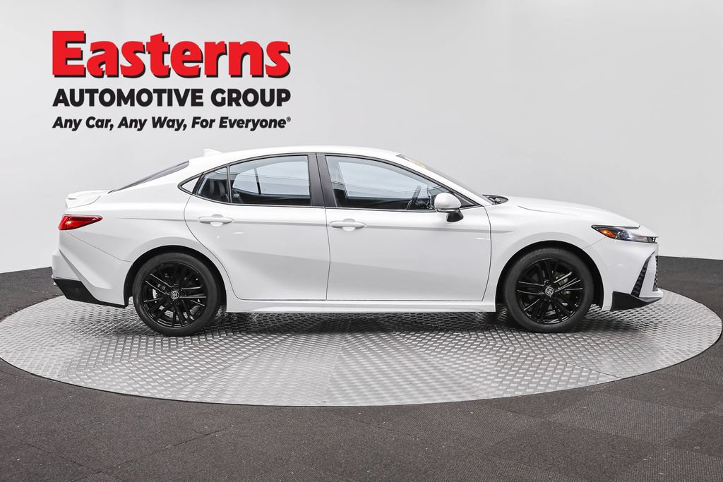 Used 2025 Toyota Camry SE FWD image 4