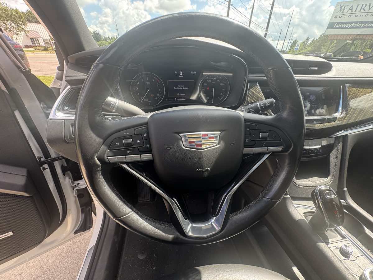 Used 2020 Cadillac XT6 Premium Luxury FWD image 17