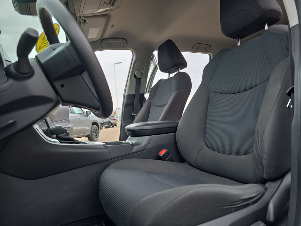 Used 2023 Toyota RAV4 LE FWD image 15