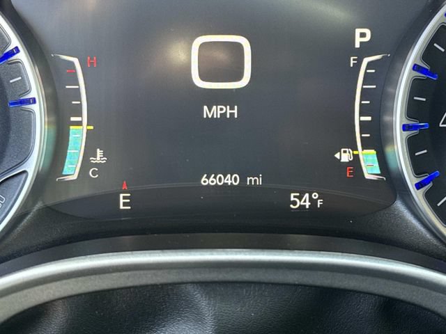 Used 2023 Chrysler Pacifica Touring-L FWD image 27